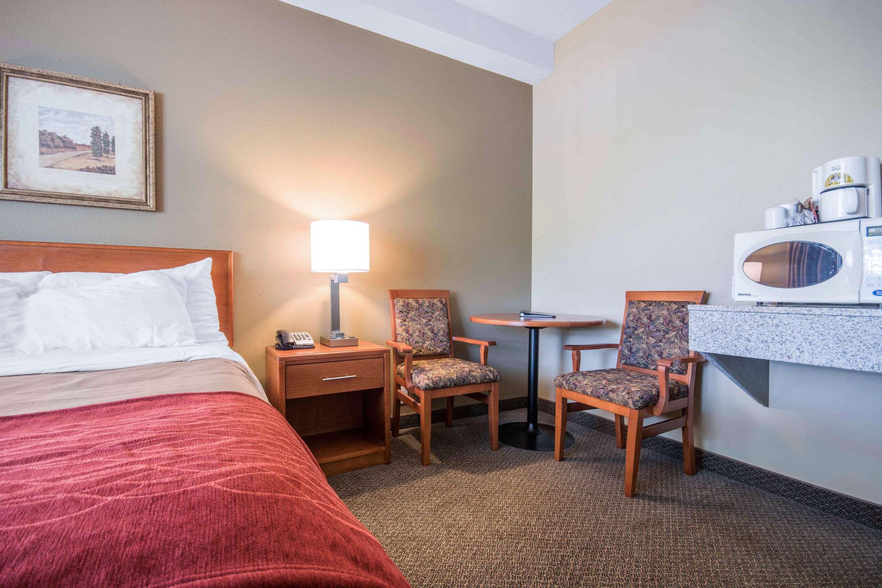 Comfort Inn & Suites Langley Bagian luar foto