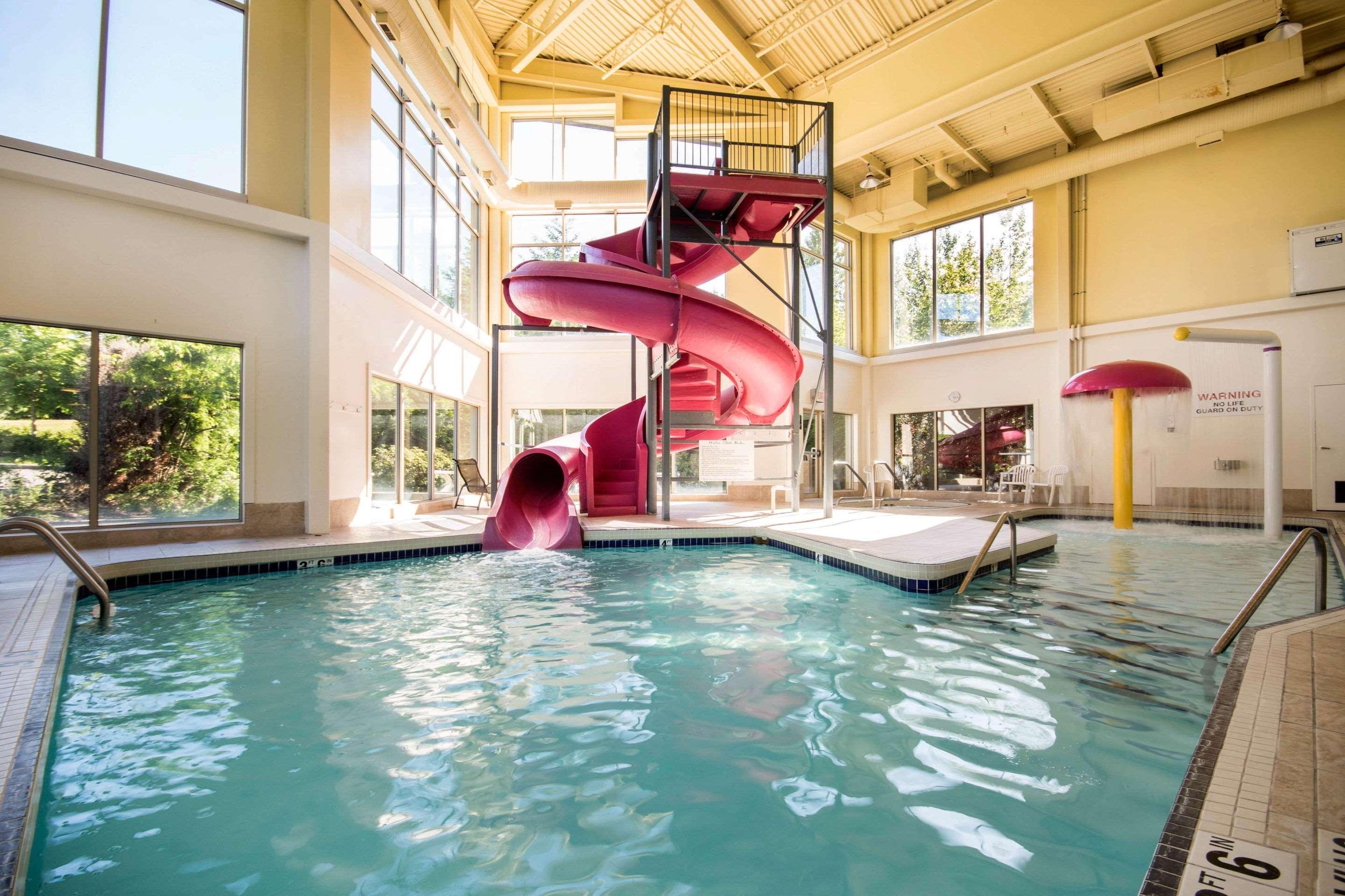 Comfort Inn & Suites Langley Bagian luar foto