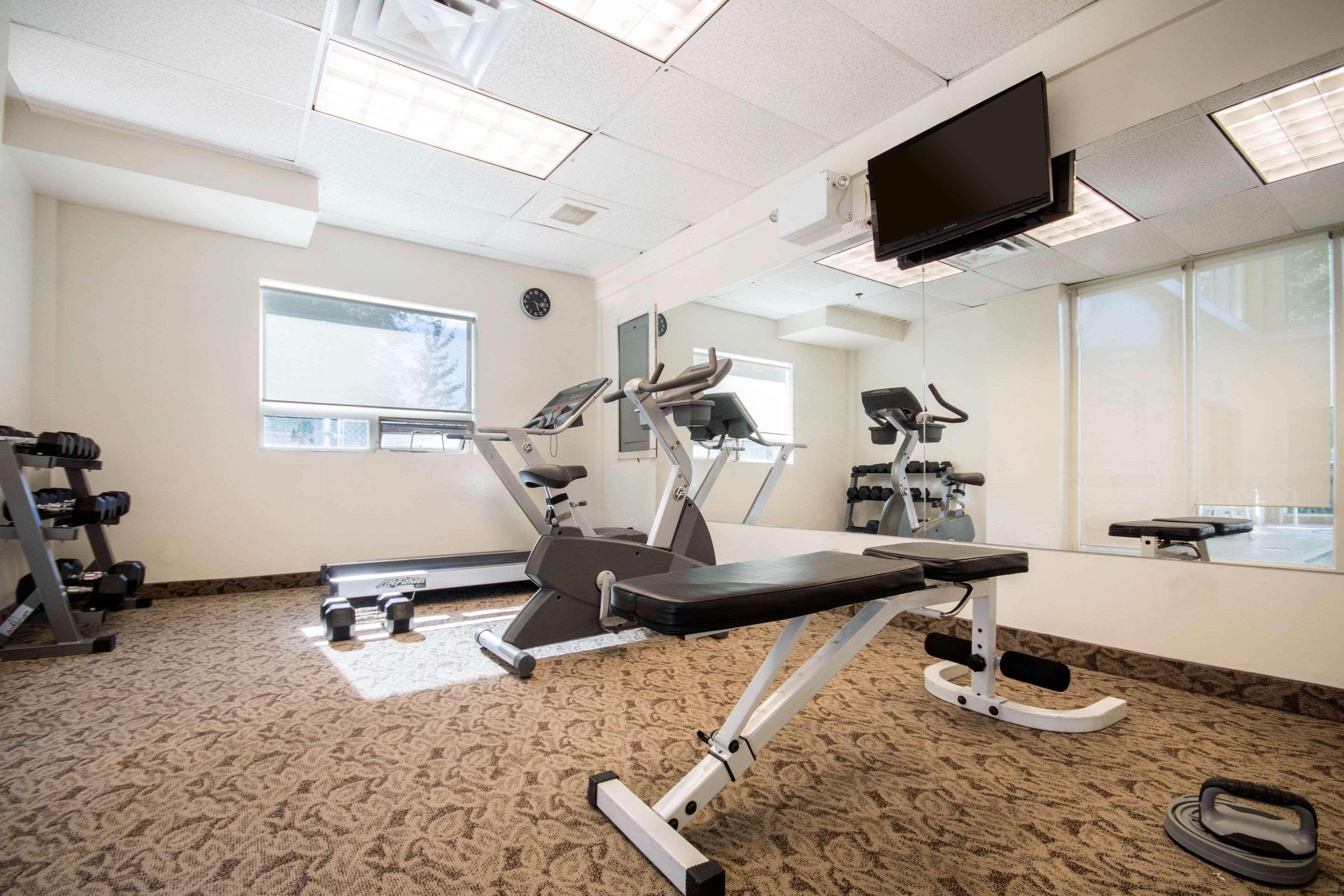 Comfort Inn & Suites Langley Bagian luar foto